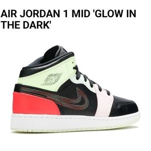 Nike Air Jordan 1 Mid "Glow in the Dark"